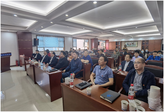 中南建設(shè)組織集中收看黨的二十大開(kāi)幕會(huì)并開(kāi)展黨委理論學(xué)習(xí)中心組專(zhuān)題學(xué)習(xí)